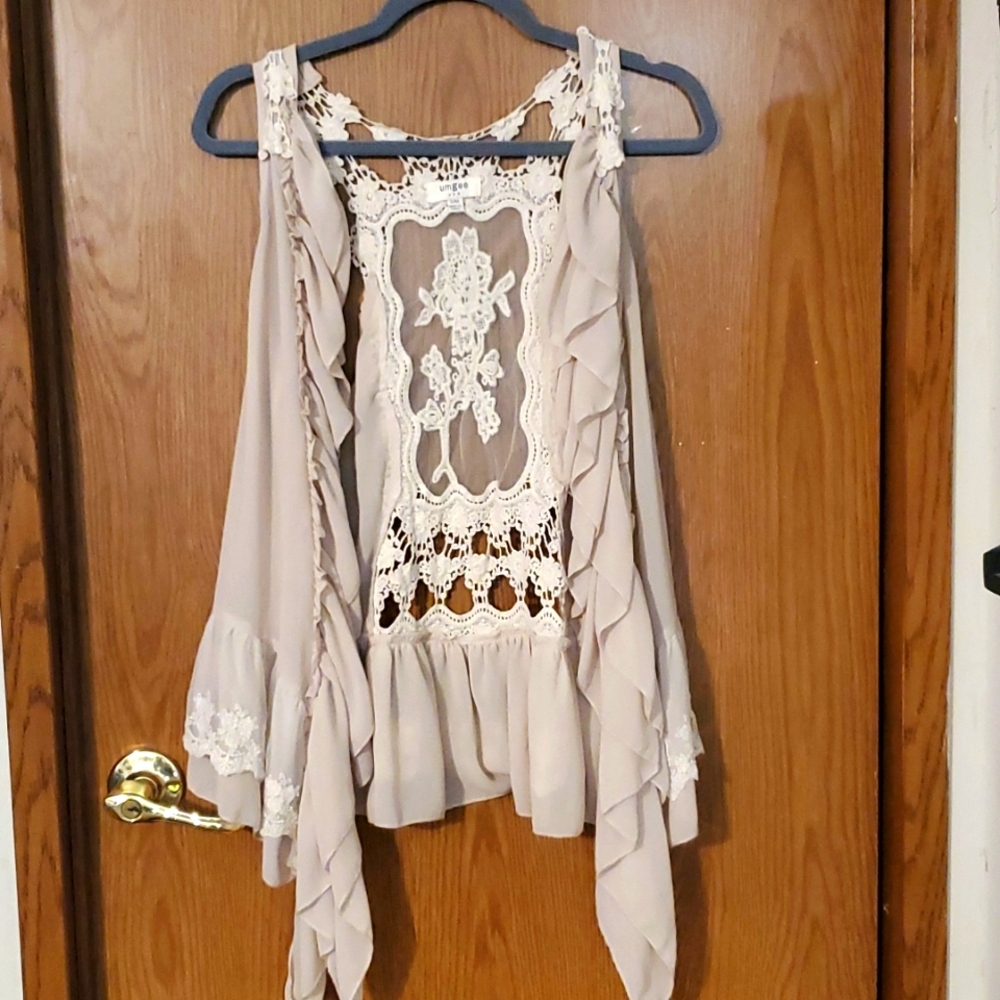 Light tan vest with lace detailing  size S/M
